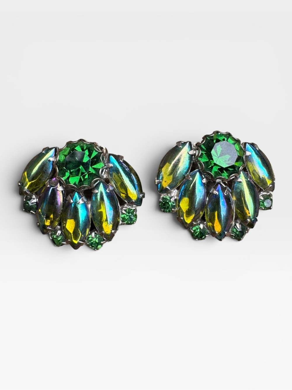 VINTAGE Green Marquis Carnival Glass Clip-On Earrings - Picture 2 of 6
